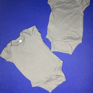 4 infant onesies by Wonder Nation